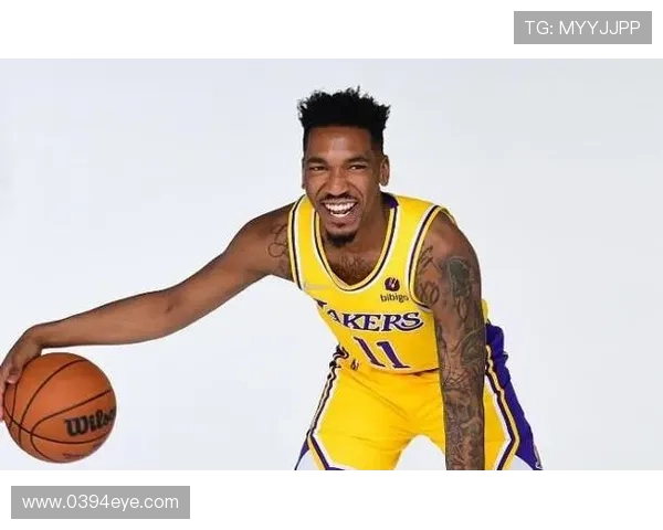 蒙克精妙助攻策动良机施罗德外线三分飙中强势反超比分关键时刻战